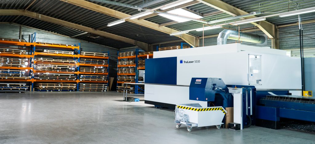 Fertigungshalle von BeHe Lasertechnik in Heiligenhaus mit Trumpf-Laser